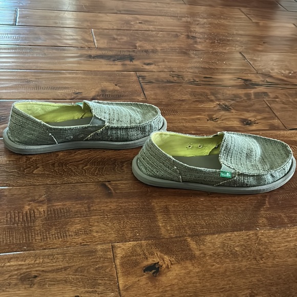 Sanuk shoes. Green. Never worn. Size 10 - Picture 3 of 6